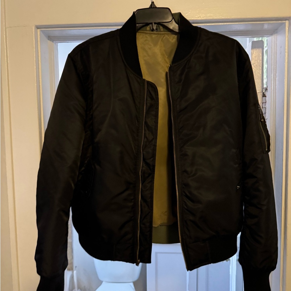 Sleek Reversible Bomber Jacket with Ribbed Details